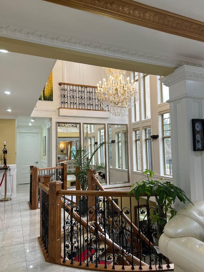 Hotel Empire Palace Surrey Exterior foto